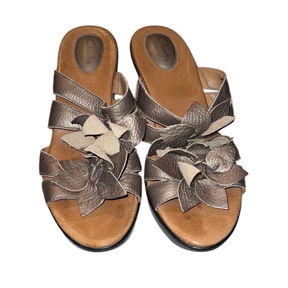 Clarks Women's Metallic Sandals Size 9 - Picture 1 of 5
